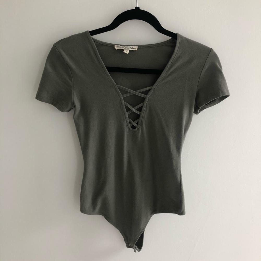 ✨Express short sleeve bodysuit (gently used)✨